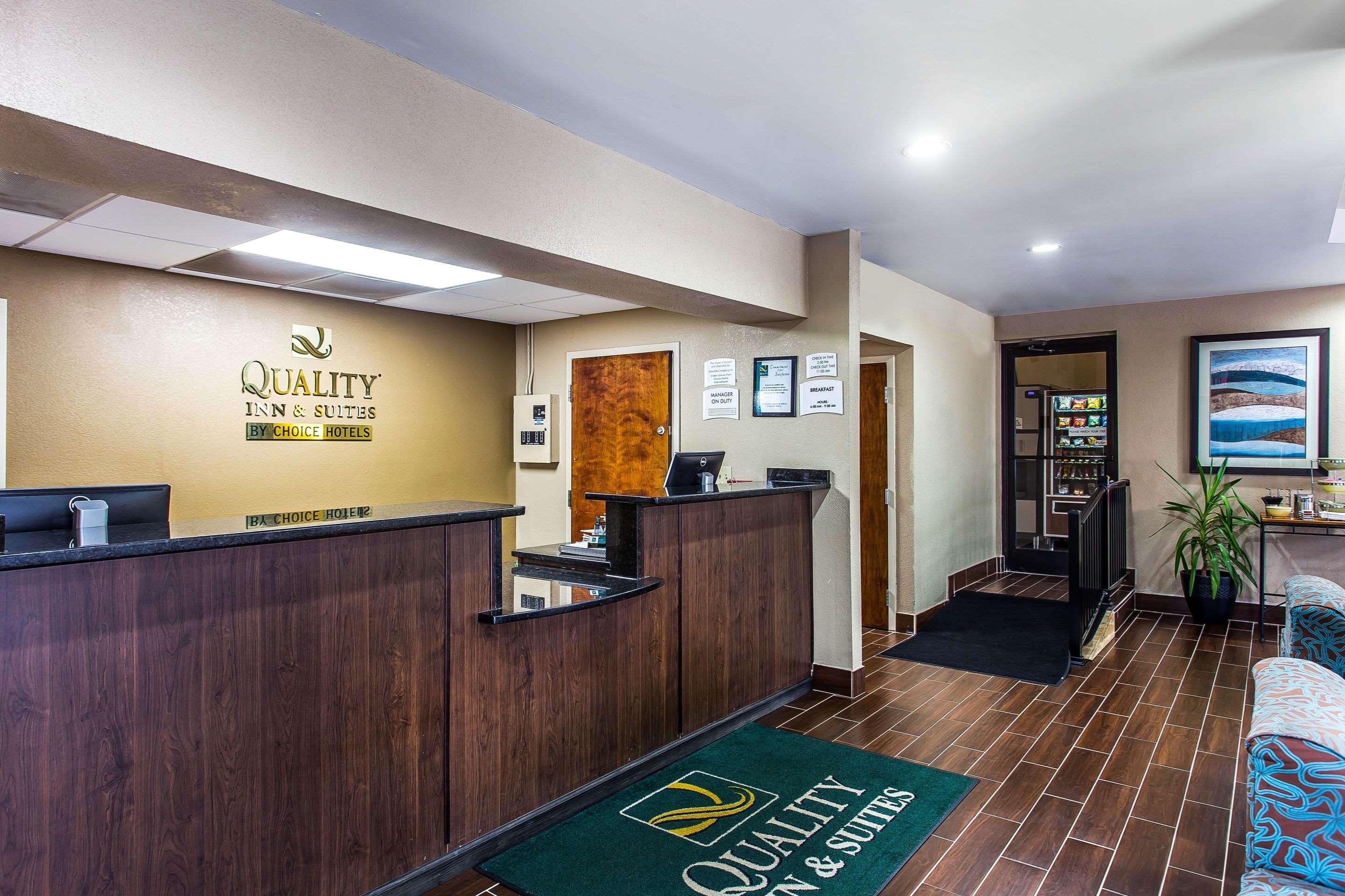 Quality Inn&Suites Orangeburg Bagian luar foto