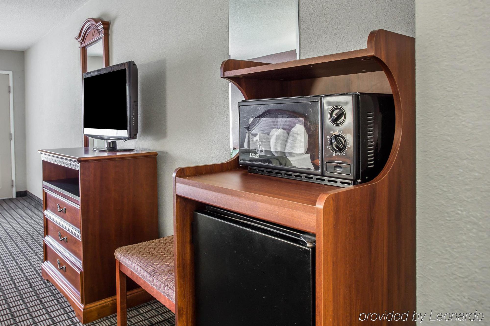 Quality Inn&Suites Orangeburg Bagian luar foto