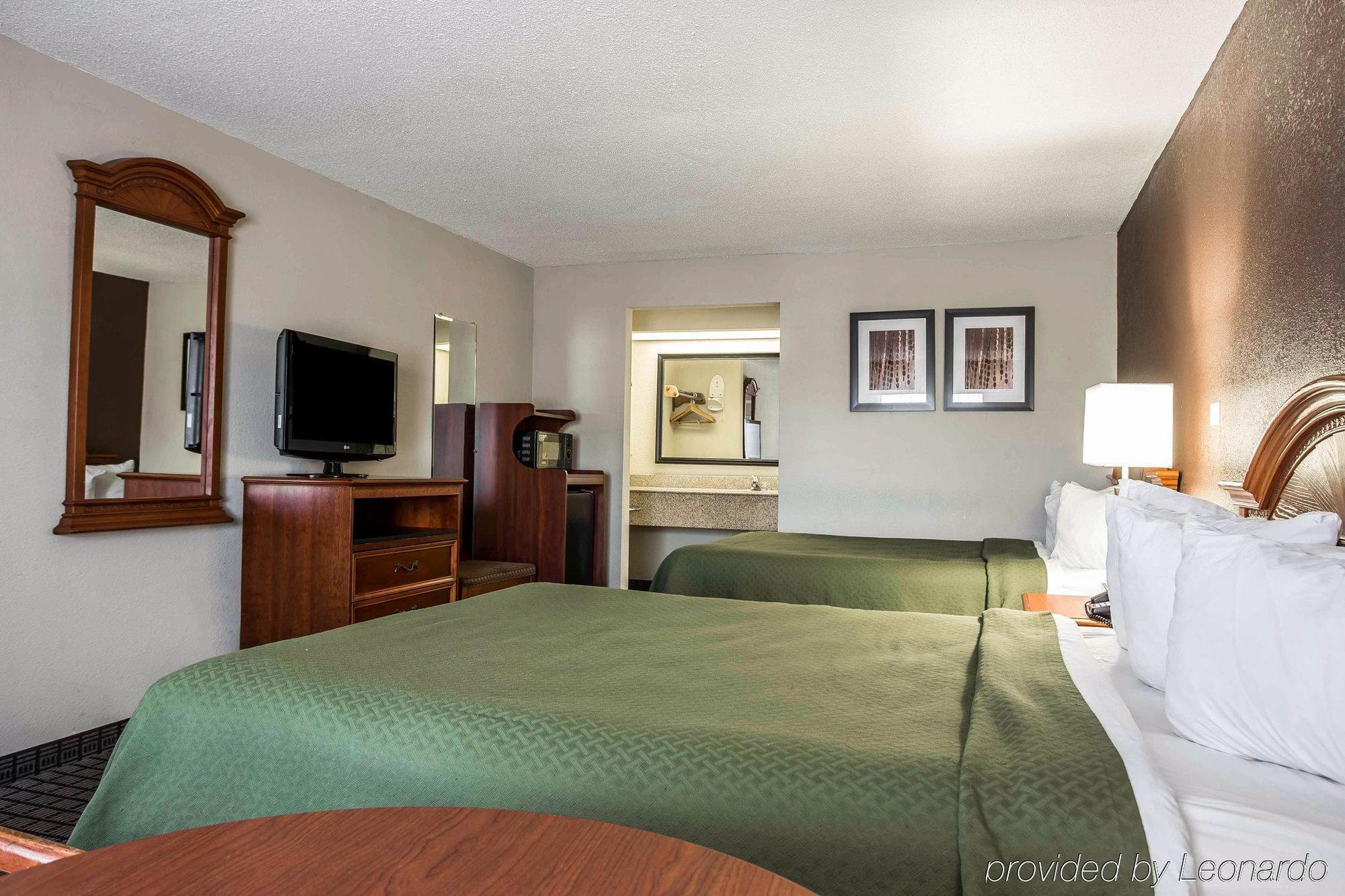 Quality Inn&Suites Orangeburg Bagian luar foto