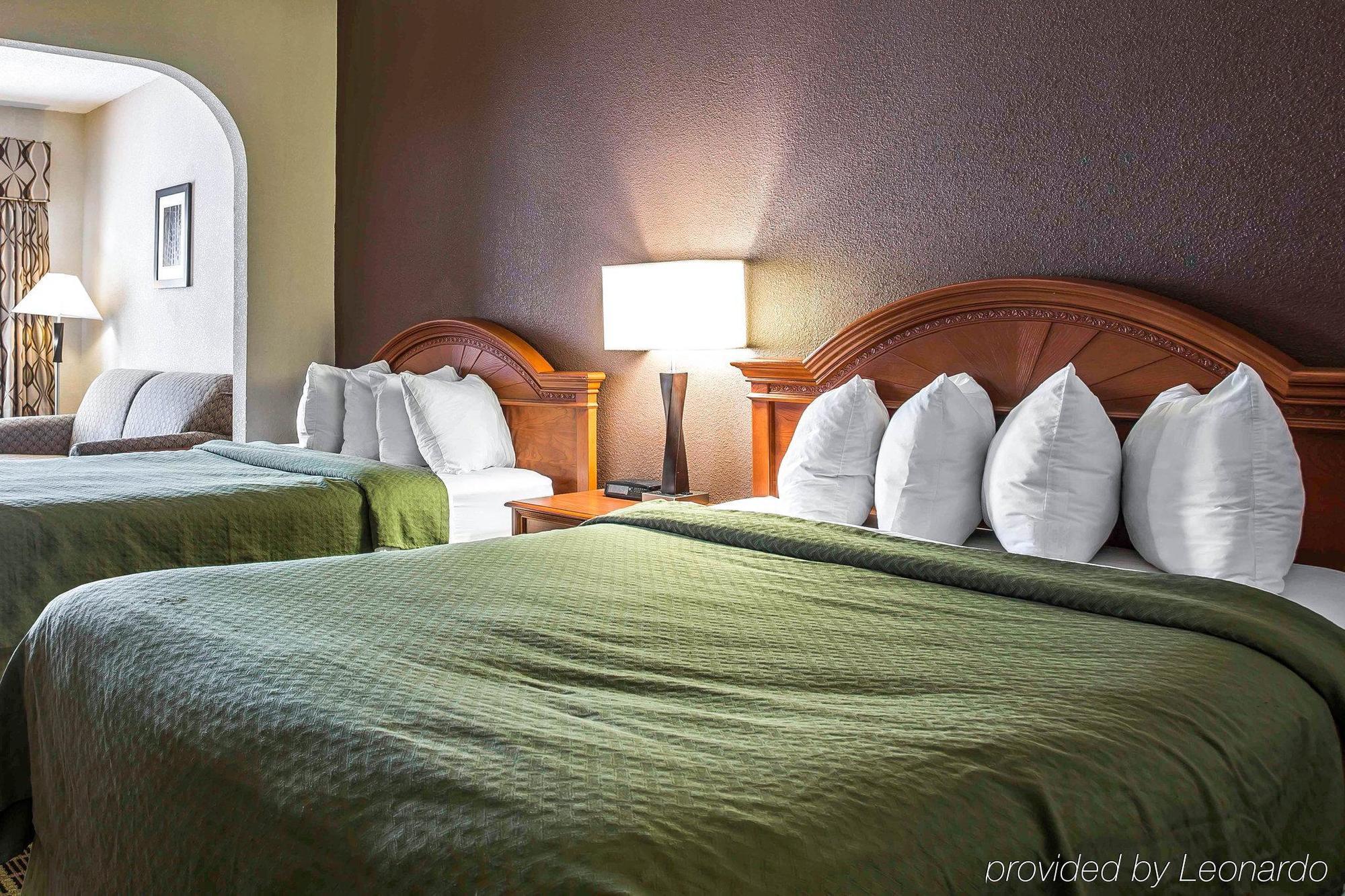 Quality Inn&Suites Orangeburg Bagian luar foto