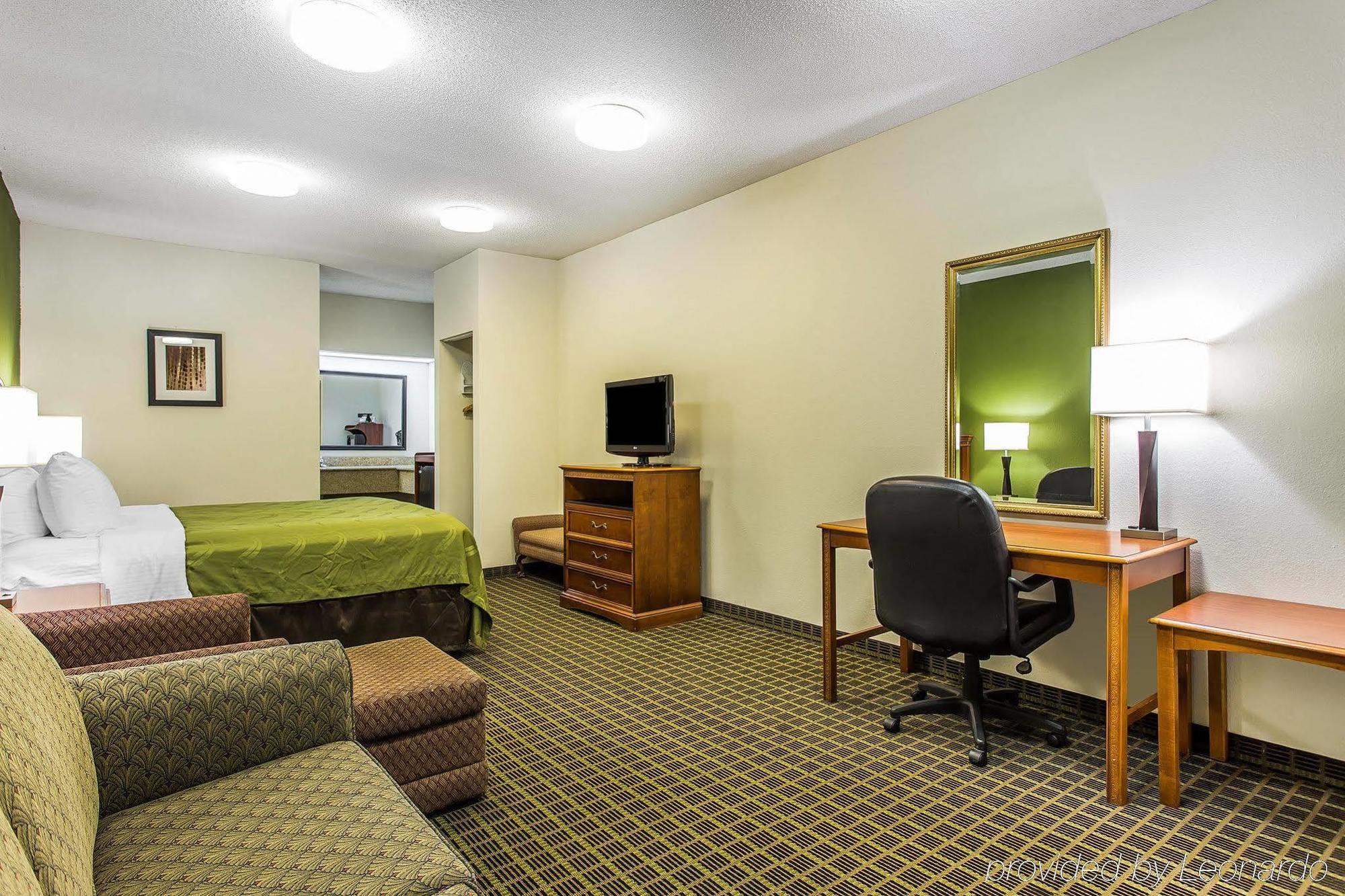 Quality Inn&Suites Orangeburg Bagian luar foto